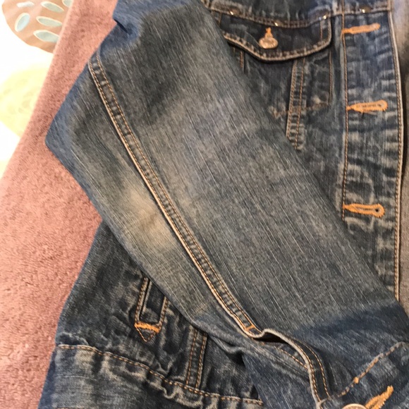 Old Navy woman’s jean jacket. Size Medium. - Picture 5 of 8